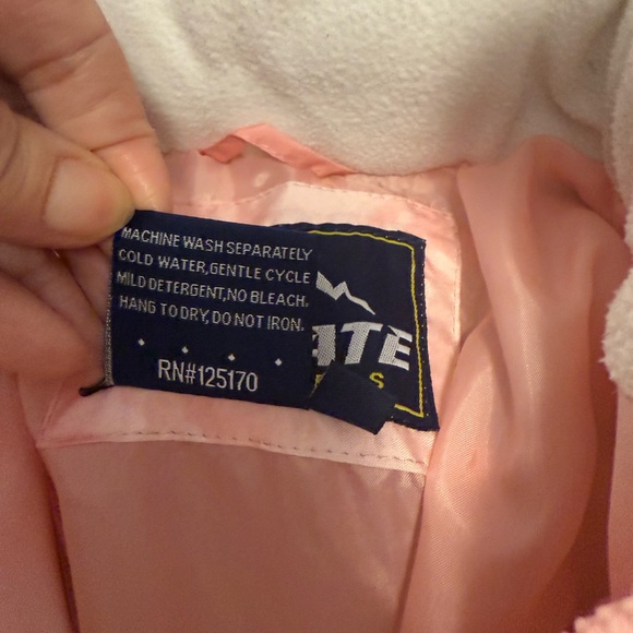 Hooded zip up puffer type coat with pockets - Picture 5 of 6